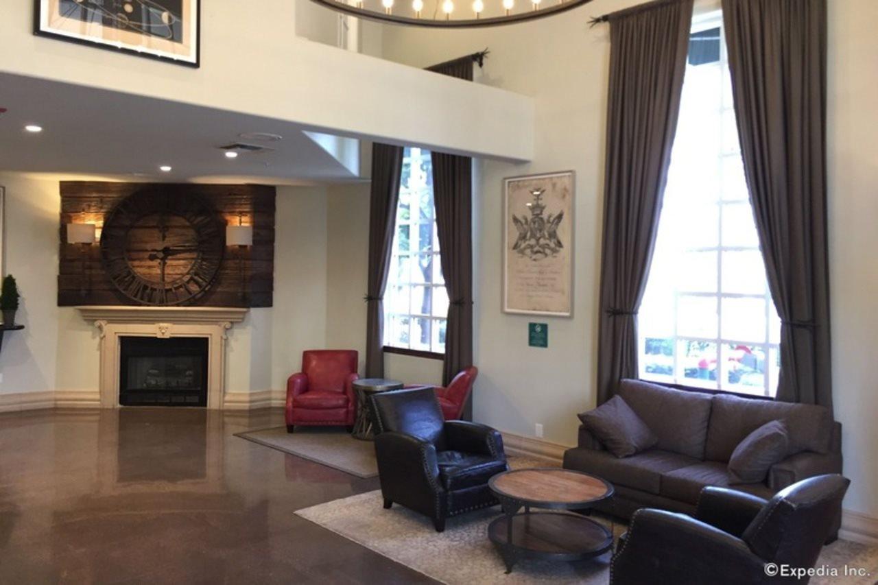 Anaheim Camelot Inn & Suites Exterior photo