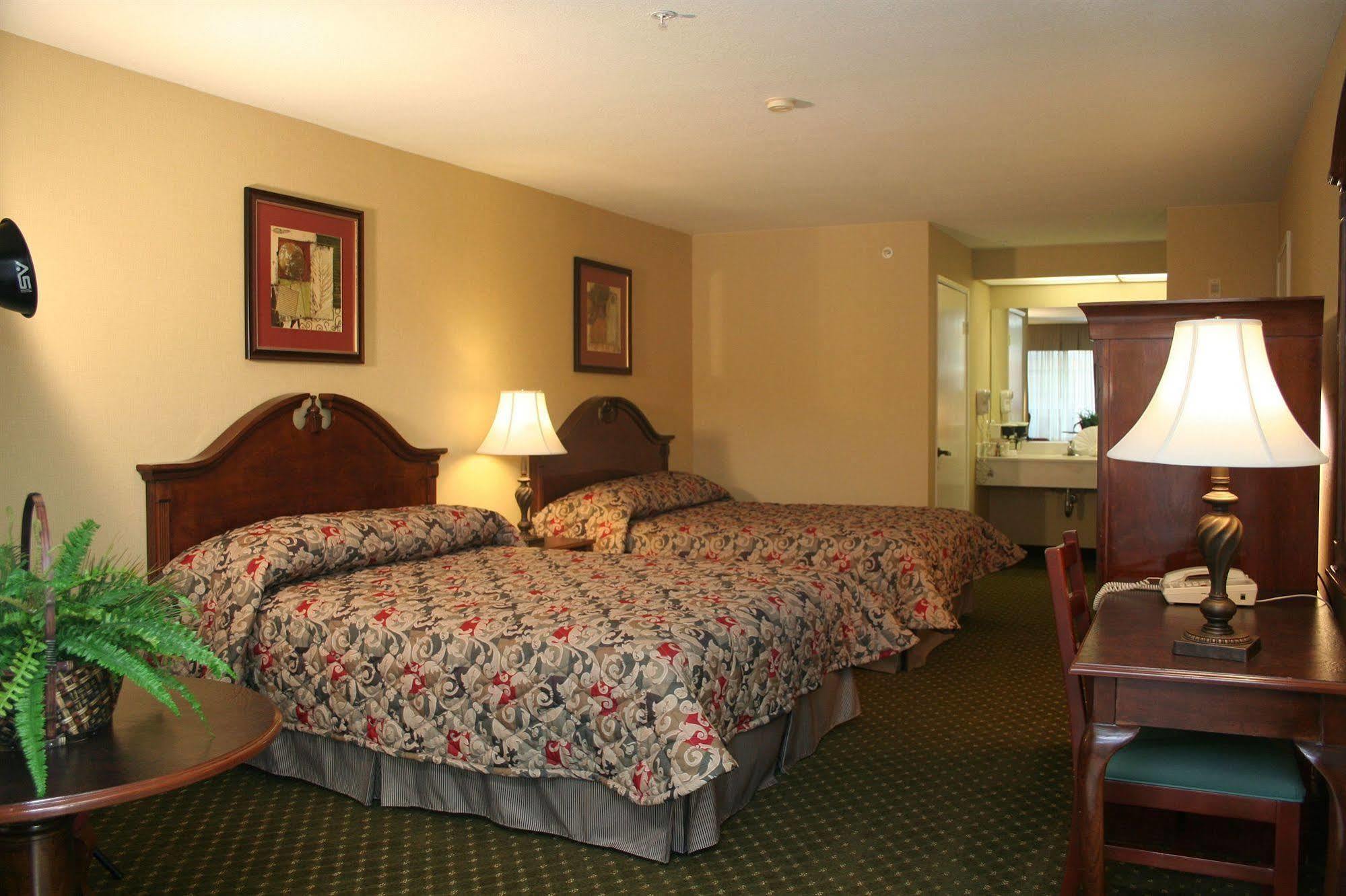 Anaheim Camelot Inn & Suites Room photo
