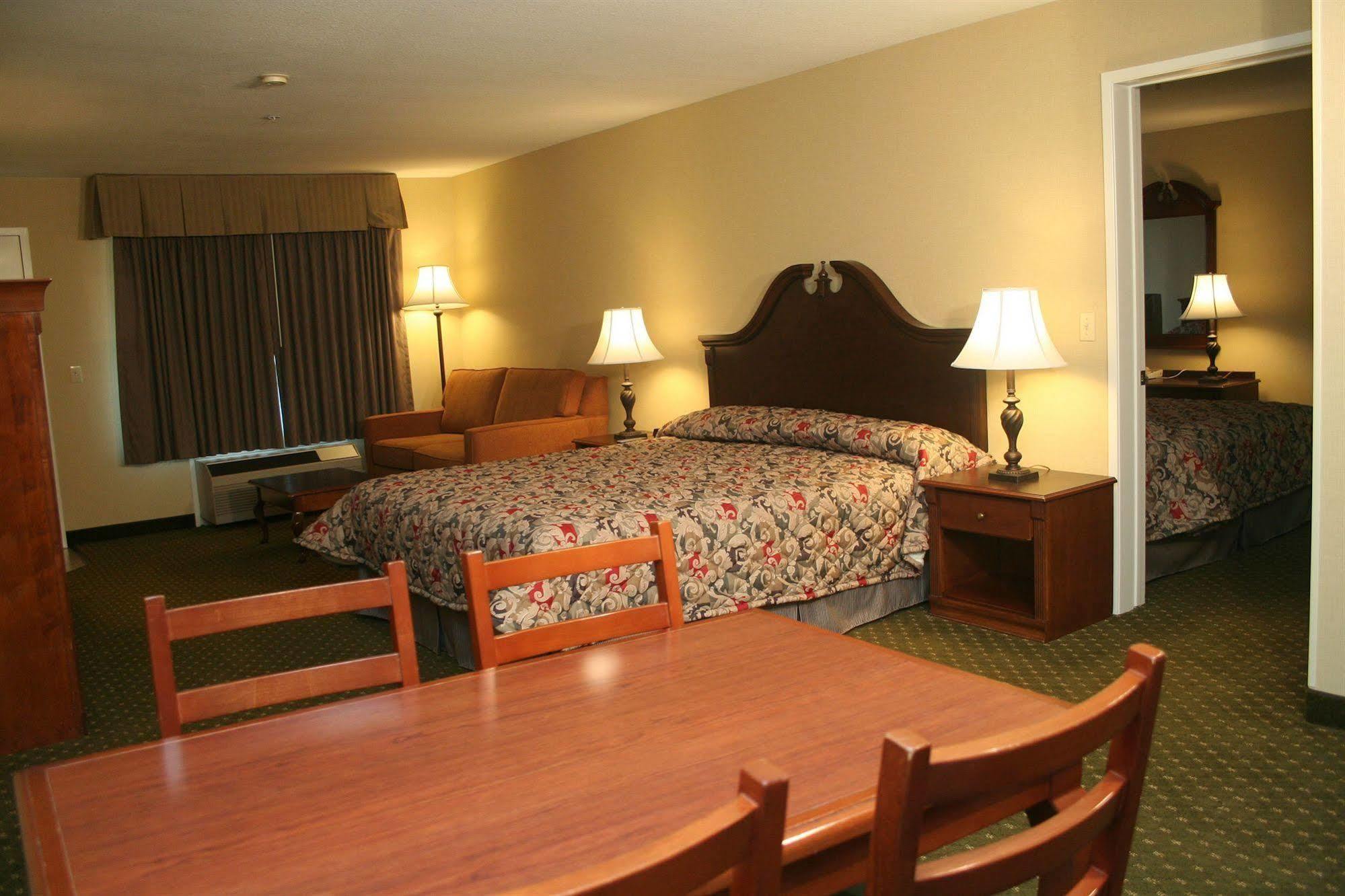 Anaheim Camelot Inn & Suites Room photo