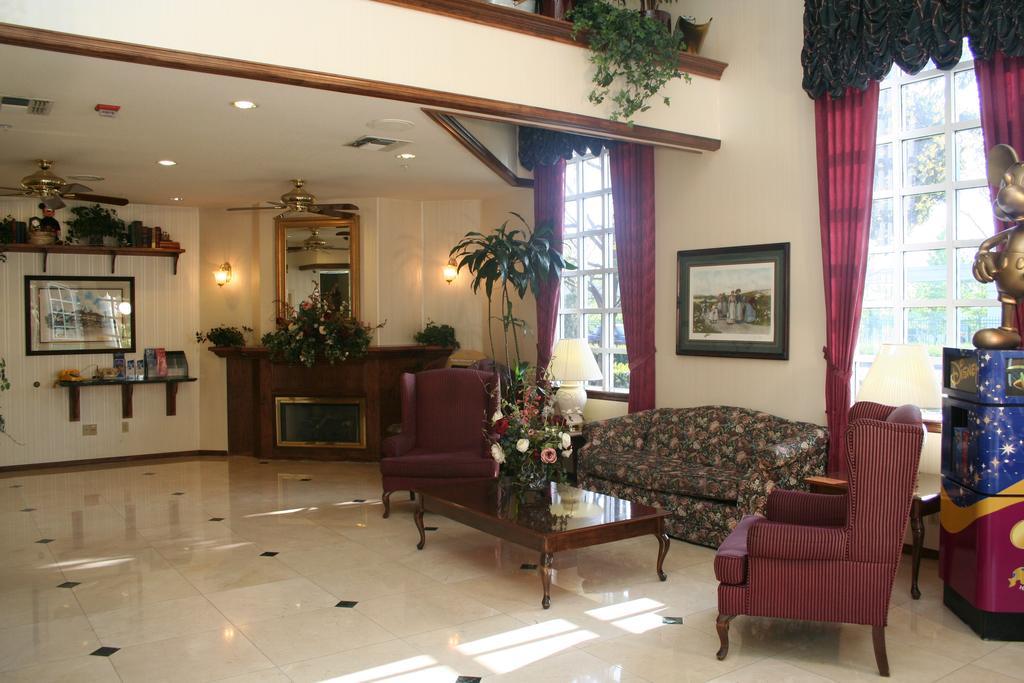 Anaheim Camelot Inn & Suites Exterior photo